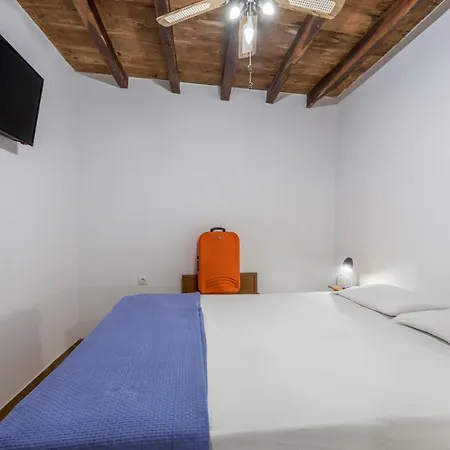 Sofaki Milos טריפיטי