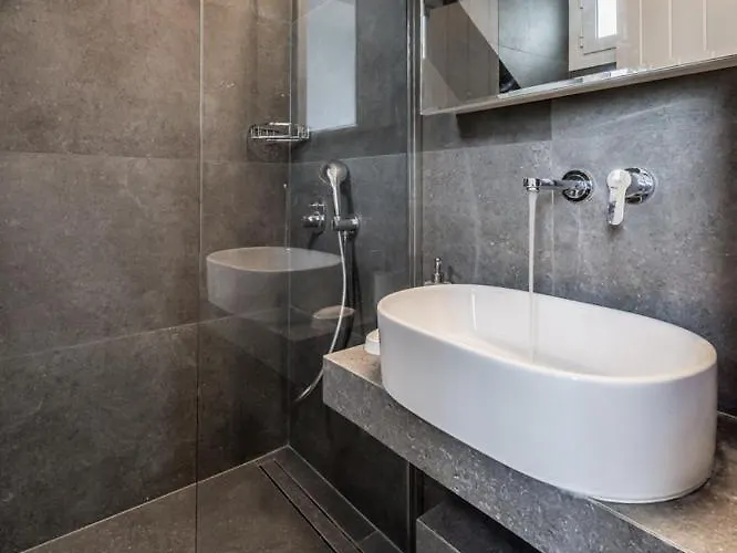 Sofaki Milos * טריפיטי