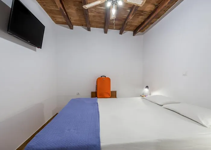 Sofaki Milos טריפיטי